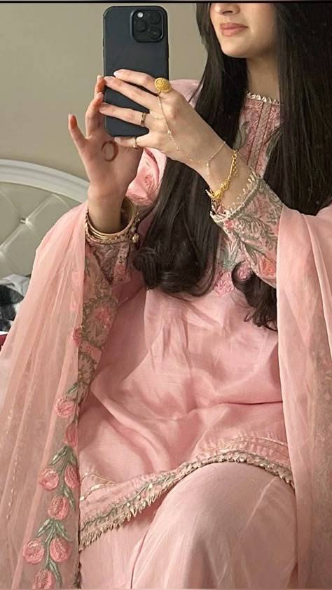 Cute Girls Pic DPs for WhatsApp & Instagram