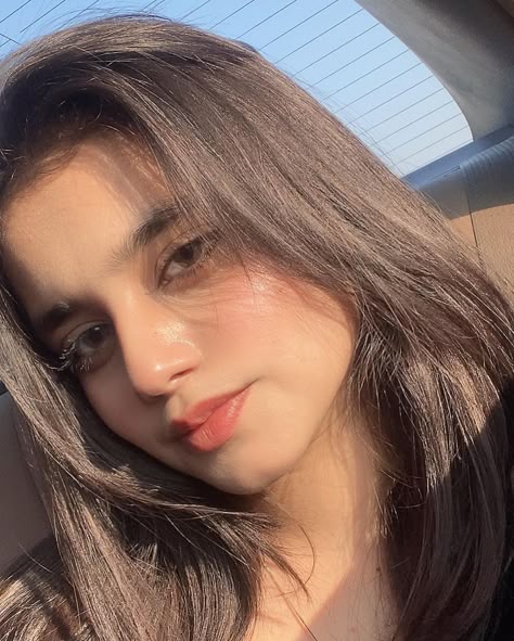 Cute Girls Pic DPs for WhatsApp & Instagram