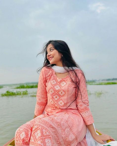 Cute Girls Pic DPs for WhatsApp & Instagram
