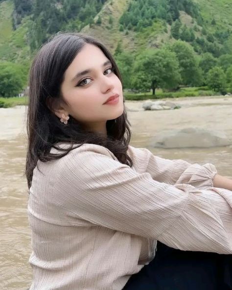 Cute Girls Pic DPs for WhatsApp & Instagram